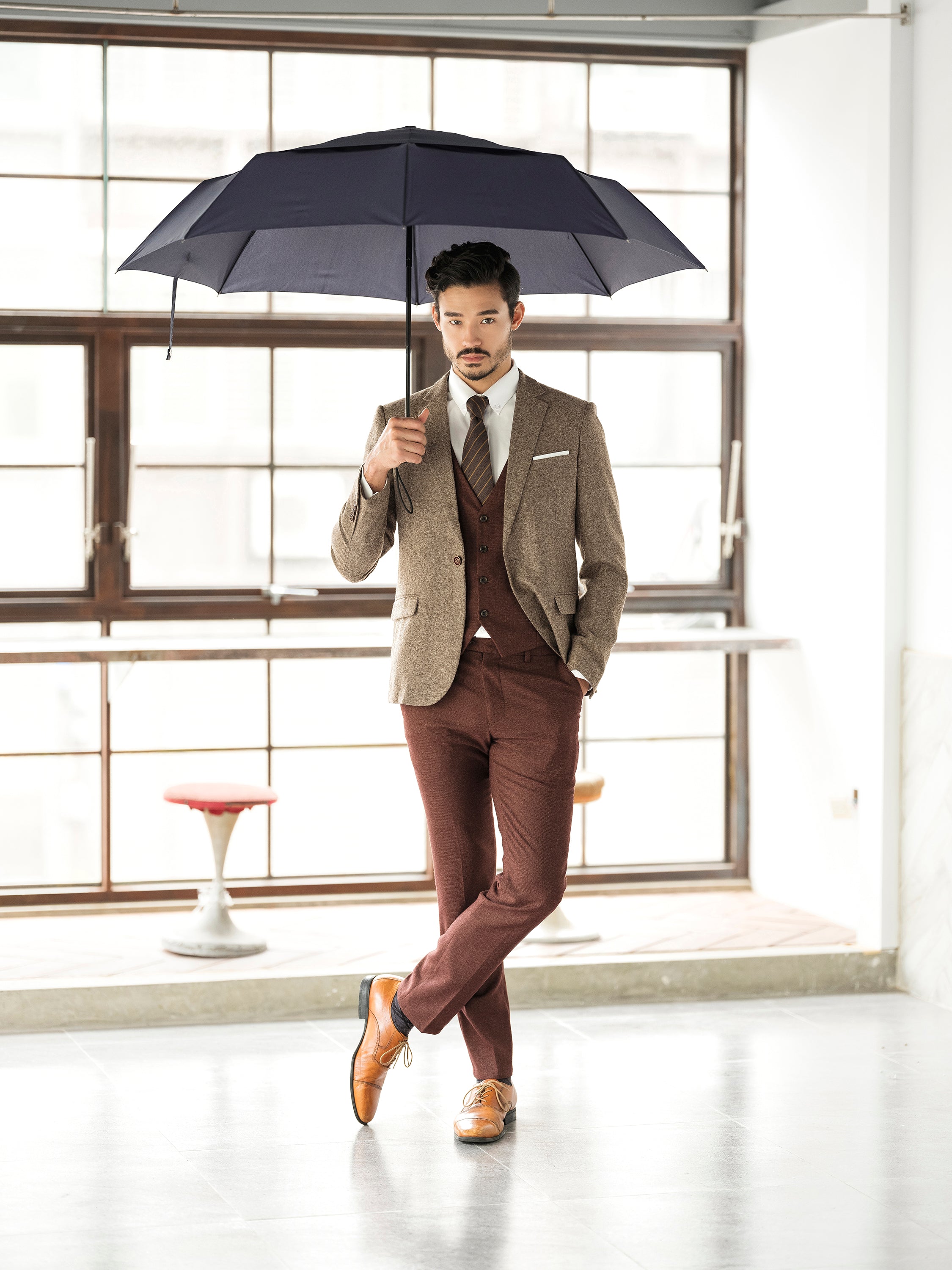 A.Brolly Stonehenge - An umbrella with unique functions
