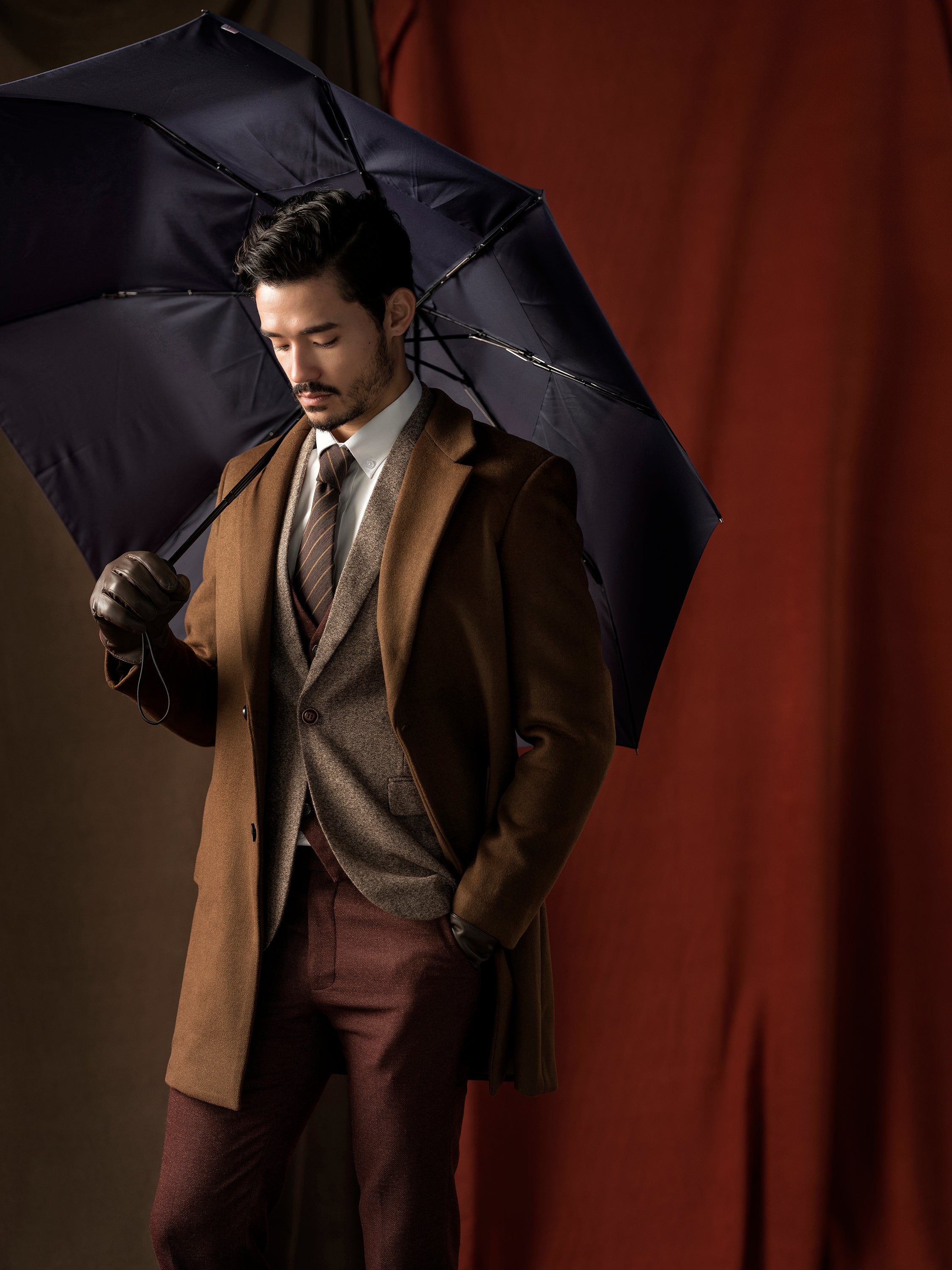 A.Brolly Stonehenge - An umbrella with unique functions